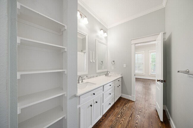 Building Photo - 513 W 22nd St