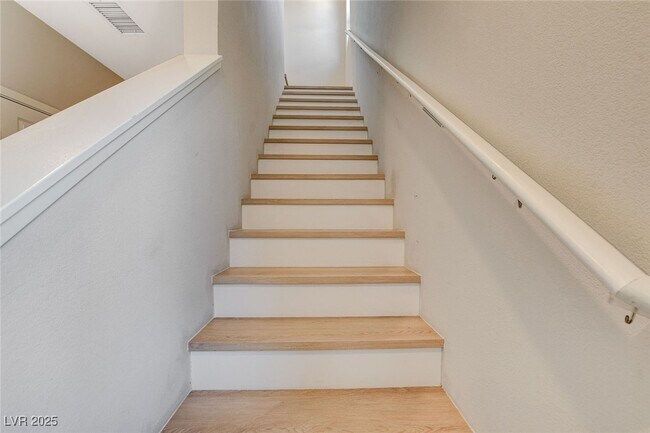 Building Photo - 9716 Jade Rise Ave