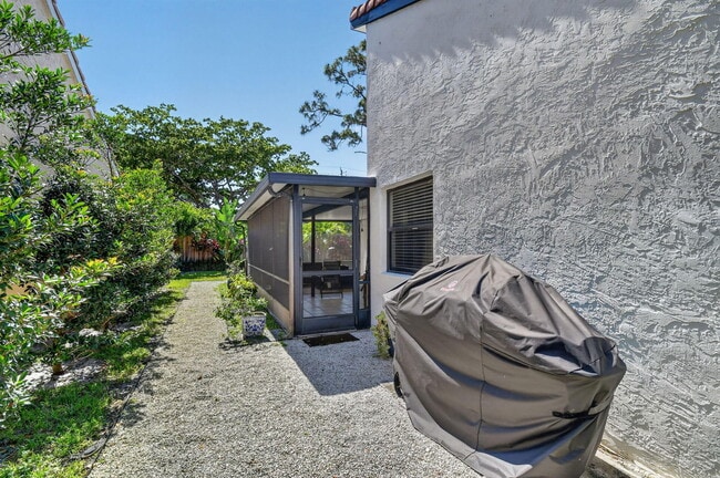 Building Photo - 1630 NW 22nd Ave