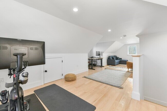 Building Photo - 17 Akron St