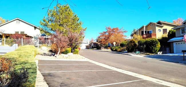 Building Photo - Beautifully Updated 3 Bedroom 2 Bath Updated Home in Lakeridge Springs Close to Community Pool an...