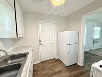 Building Photo - 117 Oak Dr