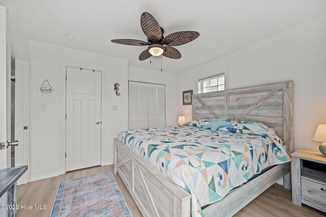 Building Photo - 2660 Island Dr