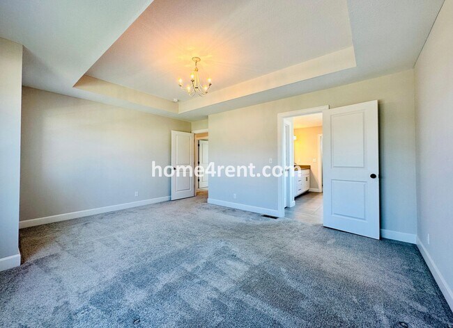 Building Photo - Exceptional Olathe Home in the Cedar Creek Subdivision w/ Wood Floors and a Finished Basment!