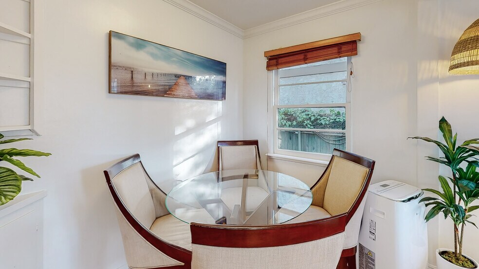 Dining Room - 904 Victoria Ave