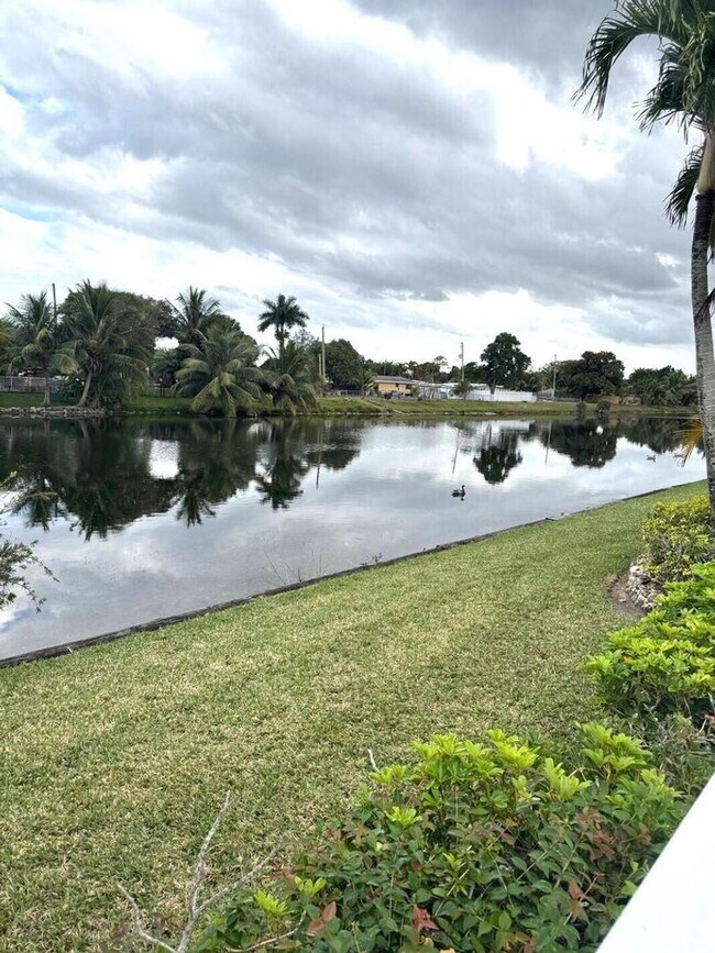 Building Photo - 106 Pepper Tree Cres