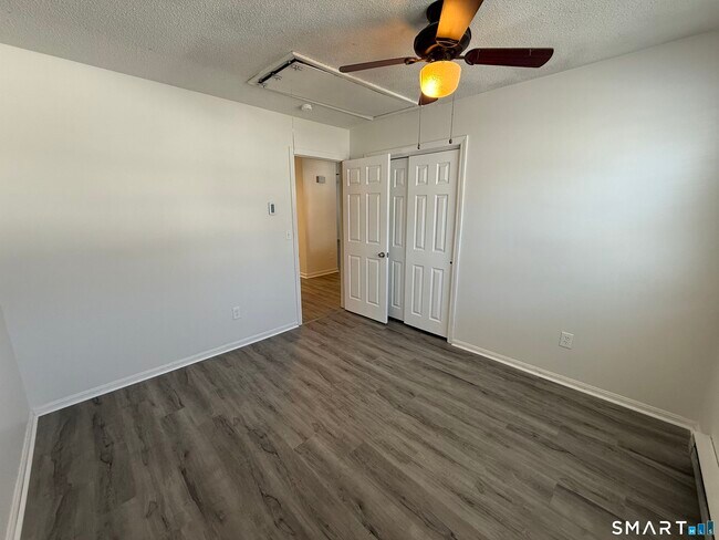 Building Photo - 699 S Main St