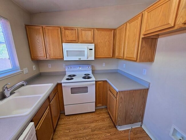 Building Photo - Charming 3 Bedroom, 2 Bath Home with Large...