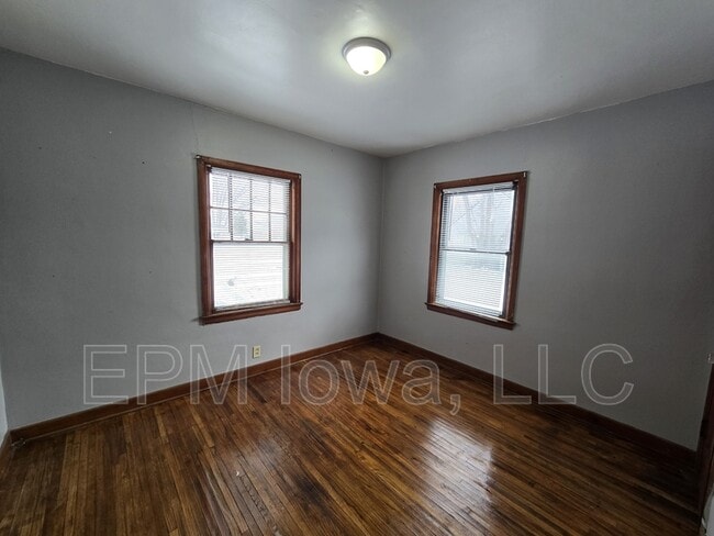 Building Photo - 401 Charles St