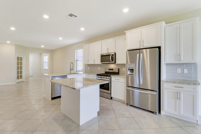 Building Photo - 633 SE Monet Dr