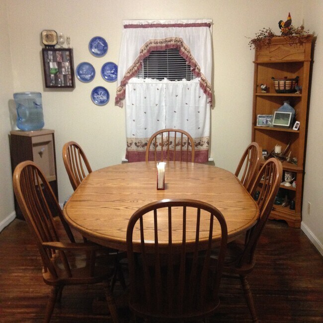 Building Photo - 1349 Newton St