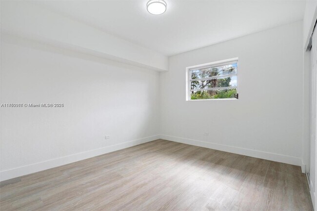 Building Photo - 10845 Peachtree Dr