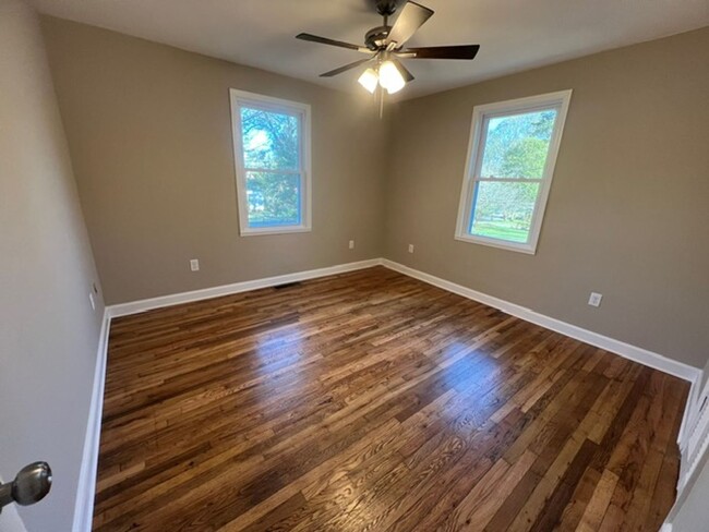 Building Photo - Newly renovated 2 bedroom 1 bath house!