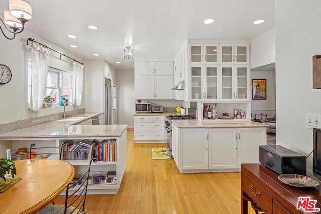 Building Photo - 10614 Le Conte Ave