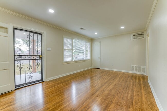 Building Photo - Charming 3-Bedroom Home with Modern Upgrades and Spacious Backyard in a Peaceful Neighborhood