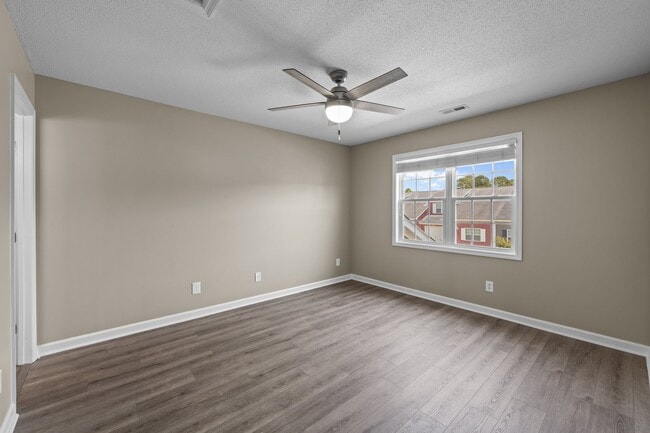 Building Photo - 208 Jessie Cir