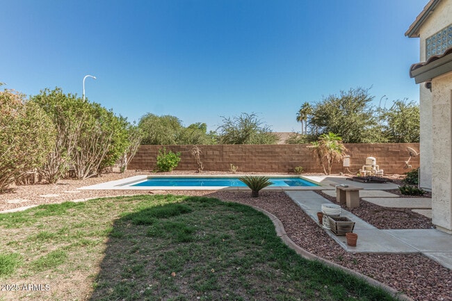 Building Photo - 602 W Canary Way