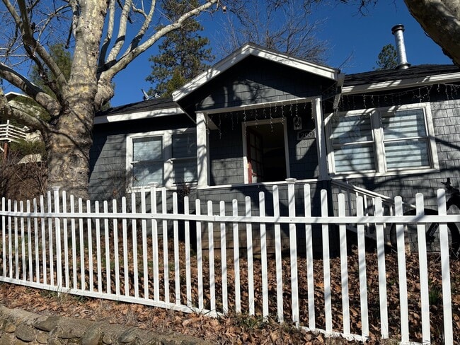 Building Photo - 200 Taylor St