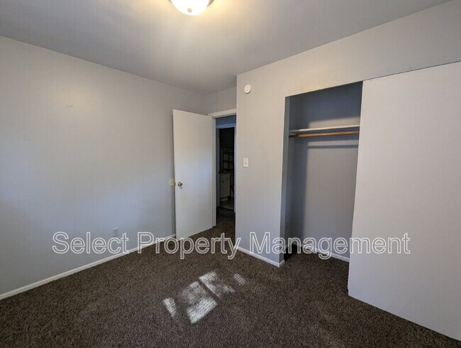 Building Photo - 5425 Webster St