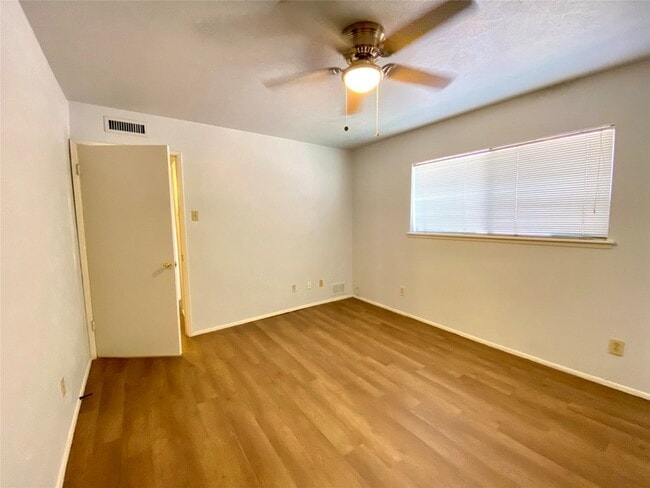 Building Photo - 1428 Big Bend Dr