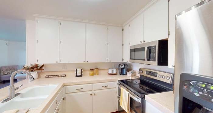 Building Photo - 438 Seminole Way