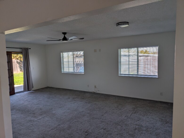 Building Photo - 730 Holly Ave