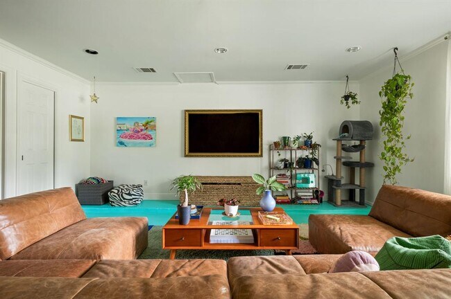 Building Photo - 6604 Woodhue Dr