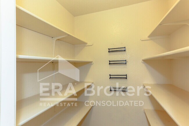 Building Photo - 2802 Southwood Dr