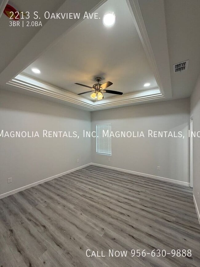 Building Photo - 2213 S Oakview Dr