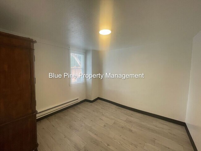 Building Photo - 110 1/2 4th Street