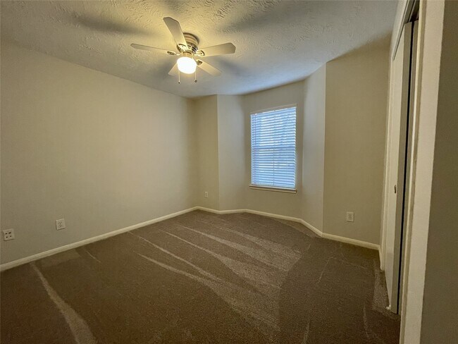 Building Photo - 8051 Bay Branch Dr