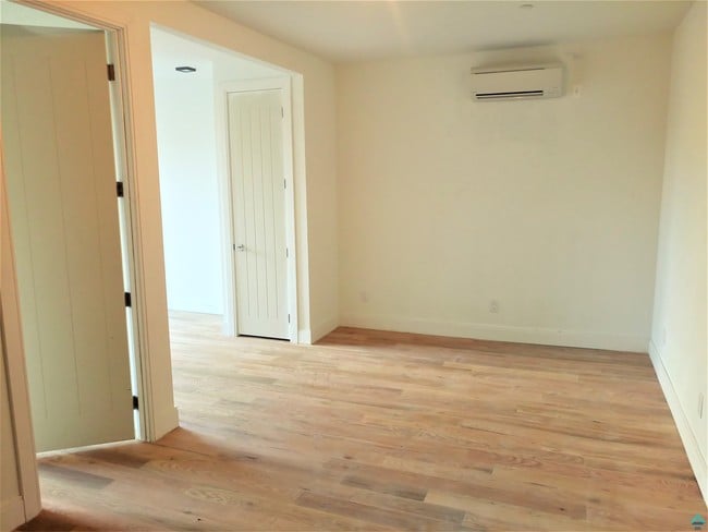 Building Photo - 691 Chauncey St