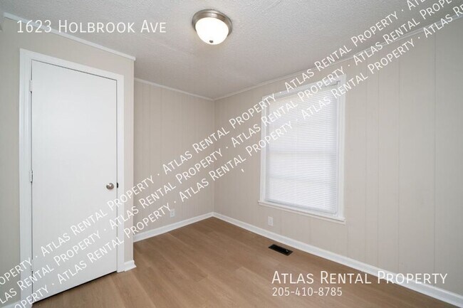 Building Photo - 1623 Holbrook Ave