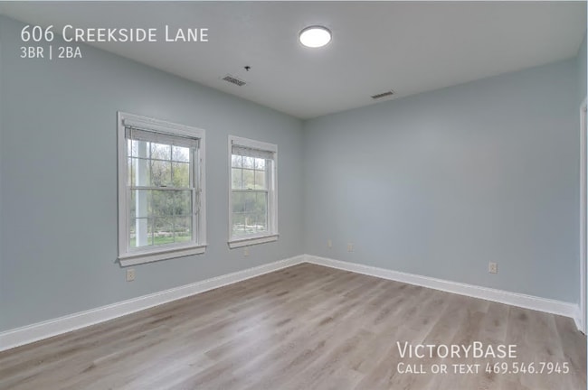 Building Photo - 606 Creekside Ln