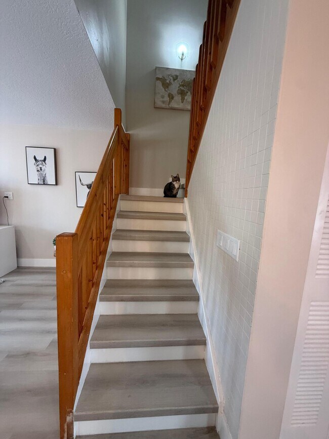 Building Photo - 1120 W Lakes Dr