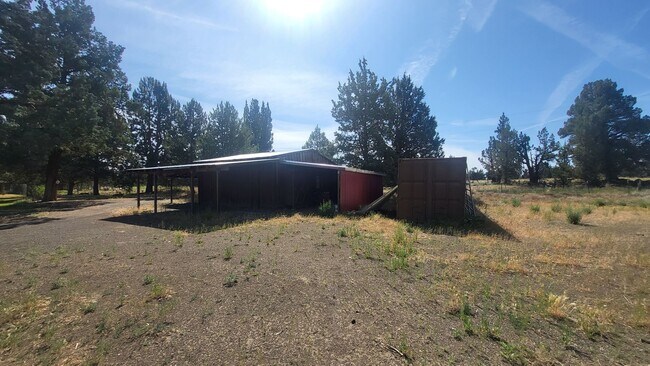 Building Photo - 4 bedroom 3 bath horse property- 6 acres i...