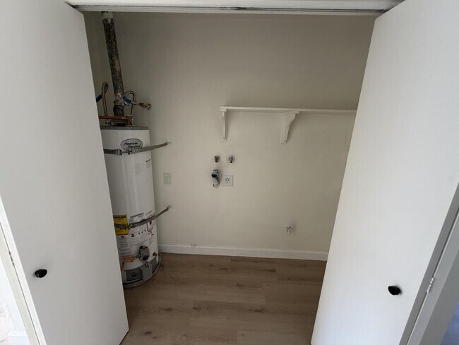 Building Photo - Modern Finishes, Bright Spaces, Ready for You