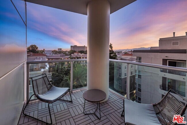 Building Photo - 13700 Marina Pointe Dr