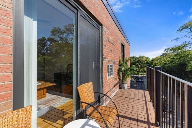 Building Photo - 22 Branchfield St