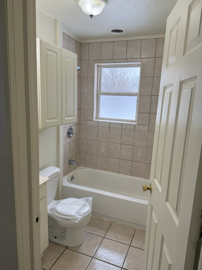 Building Photo - 912 Leland St