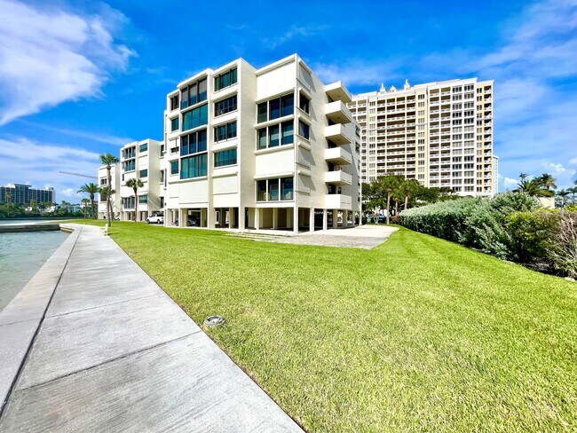 Building Photo - Sarasota Bay Penthouse