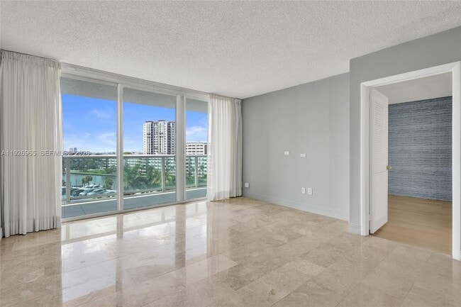 Building Photo - 100 Bayview Dr