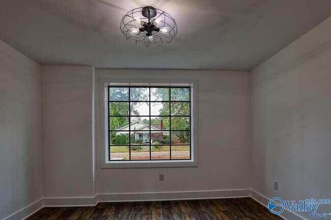 Building Photo - 1122 NE Wellman Ave