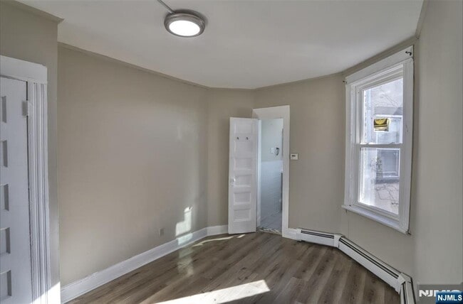 Building Photo - 743 Harrison Ave