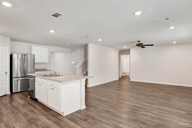 Building Photo - 5249 Peach Dr