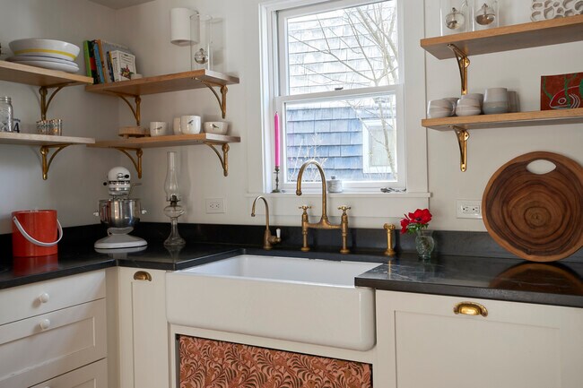 Building Photo - 41 Grinnell St