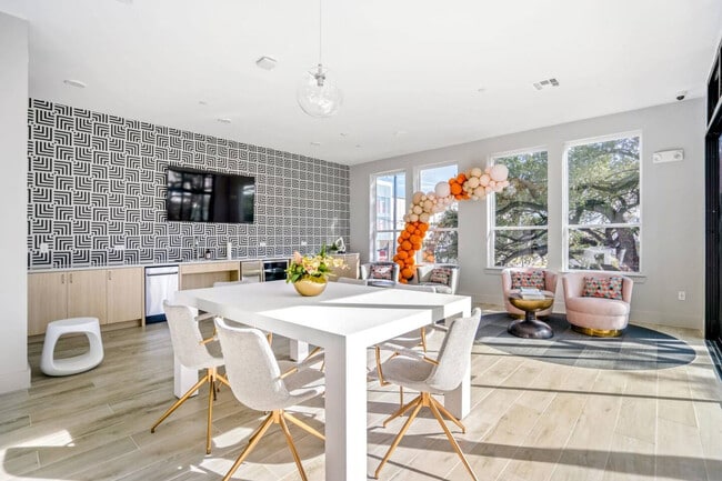 Building Photo - 1111 Shepherd Dr