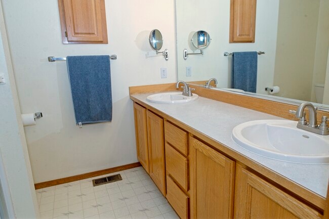 Building Photo - 23019 E Remington Ln