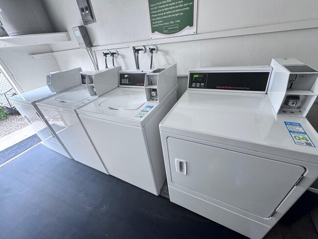 Building Photo - 2451 NE 49th St