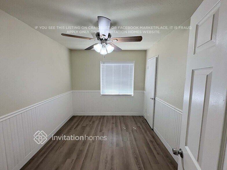 Building Photo - 2627 N 70th Pl